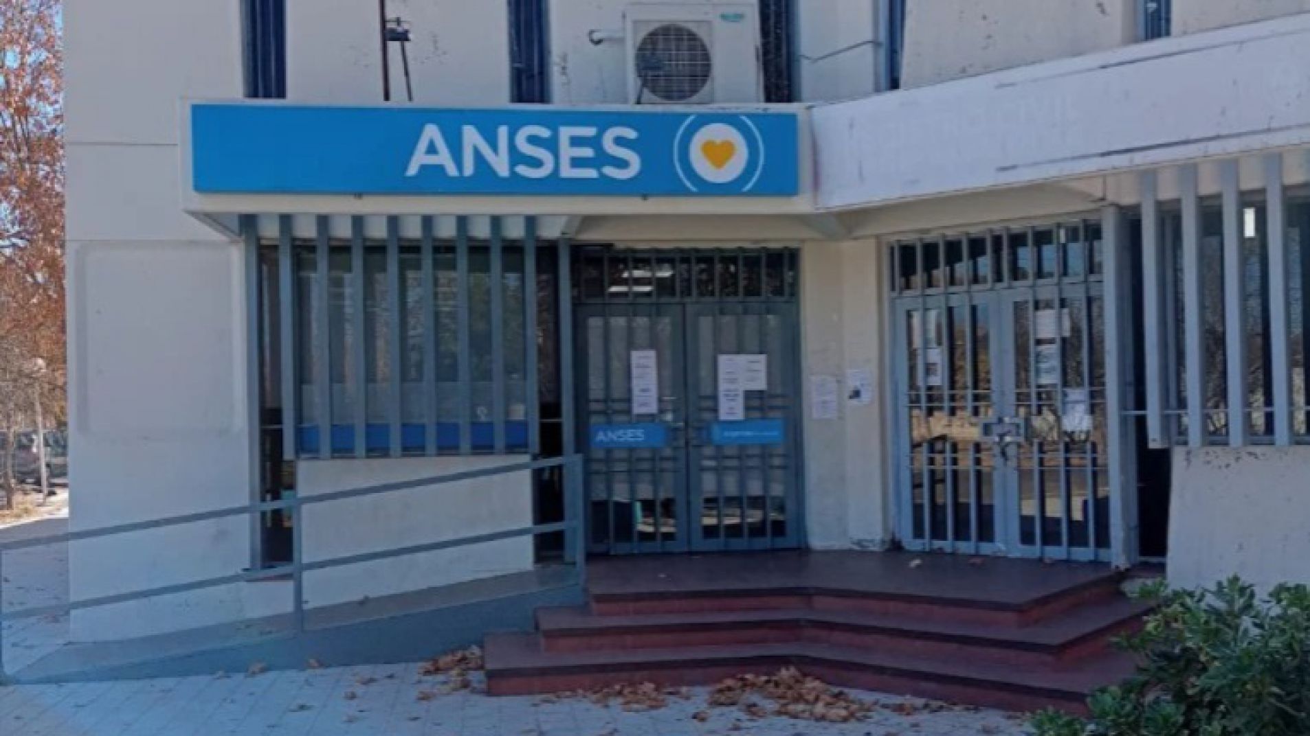El edificio de Villa Atuel donde funciona las oficinas de Anses y Registro Civil.